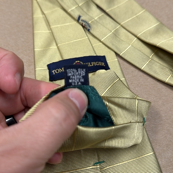Vintage gold Tommy Hilfiger tie - Picture 3 of 4